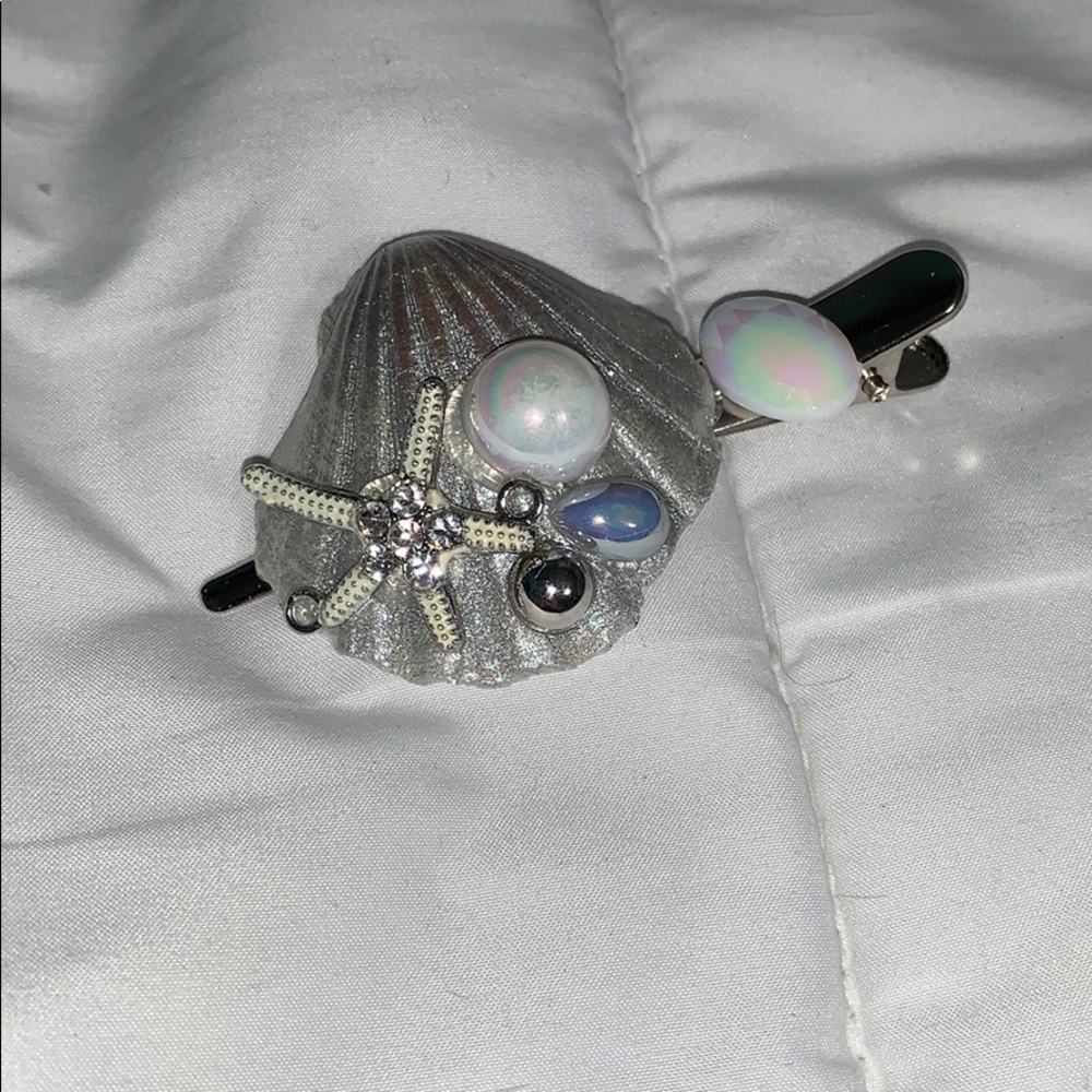 Mermaid style sea shell hair clips